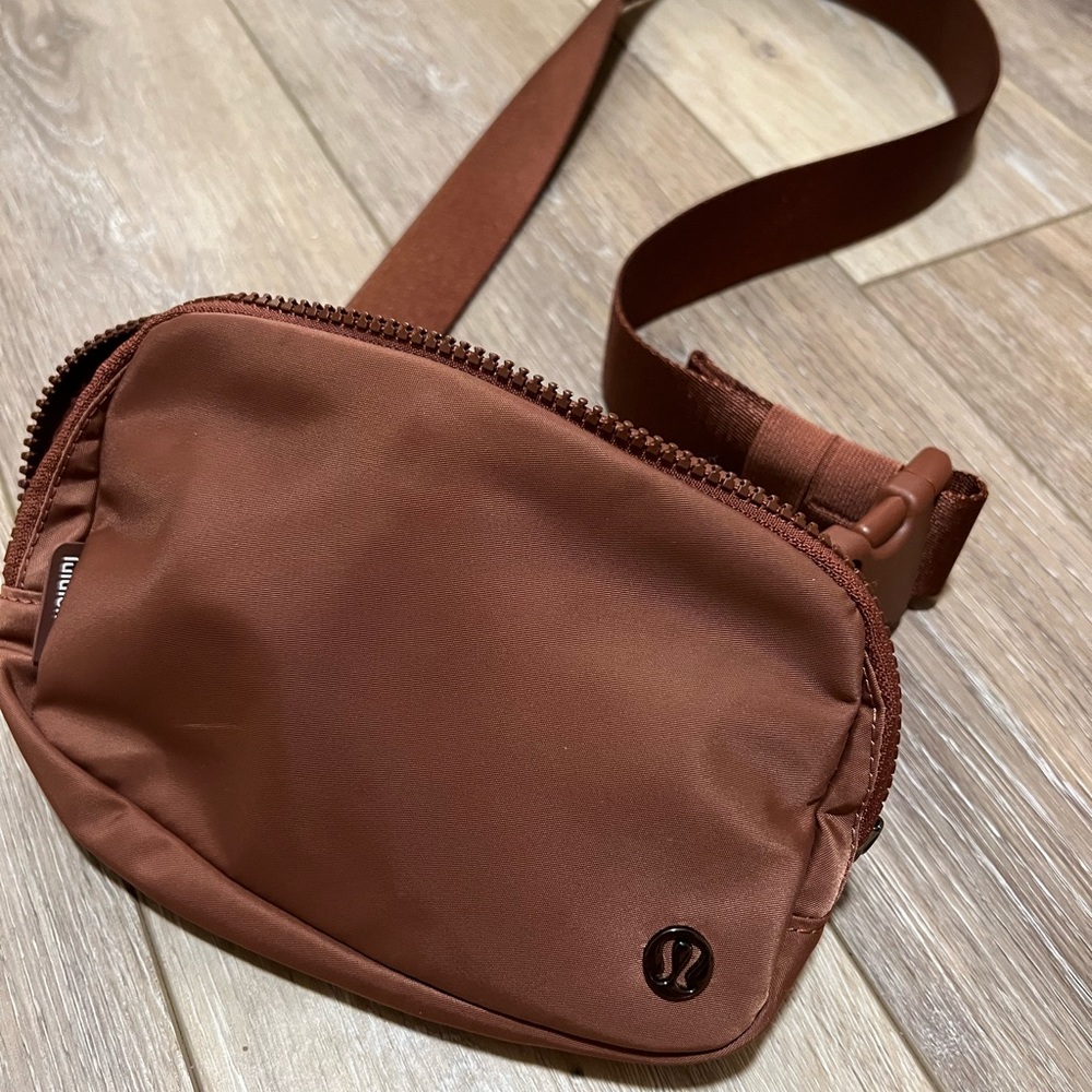 Lululemon extended strap belt bag